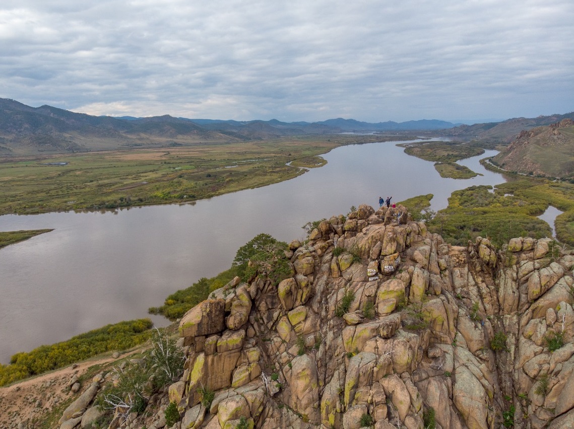 Улан удэ расположен на реке. Река Селенга Байкал. Селенга в Монголии. Река Селенга гора спящий Лев. Река Селенга Монголия.